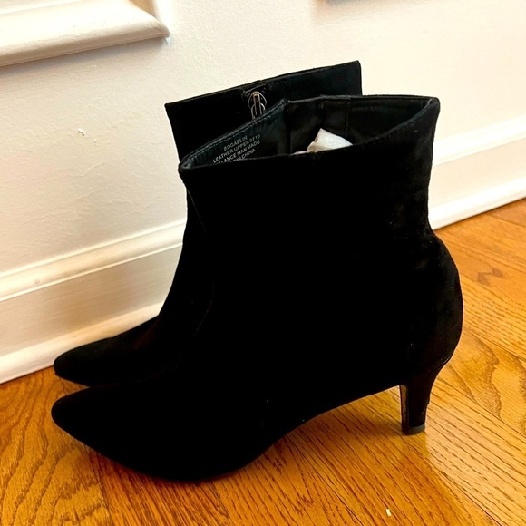 BANDOLINO Gaelin Black Suede Heeled Booties Witchy Size 7 - Picture 1 of 10